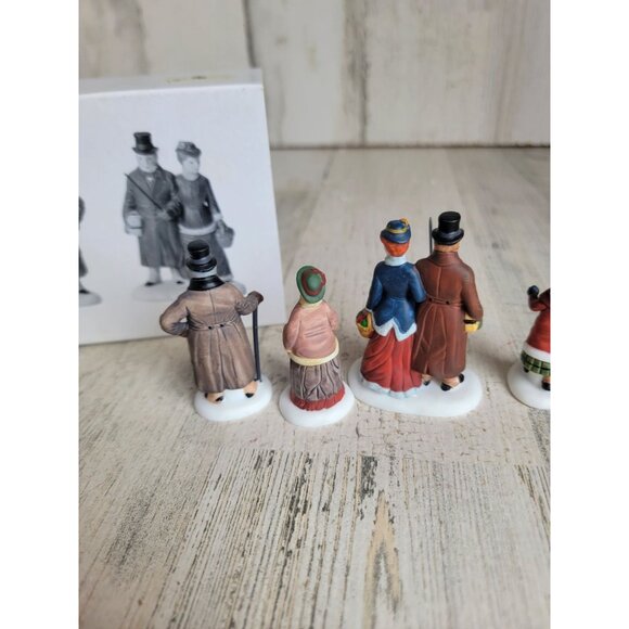 Dept 56 Chelsea lane shoppers 58165 heritage village accessory xmas - Picture 6 of 7